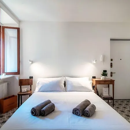 Cesare 22 - The House Of Travelers * Como