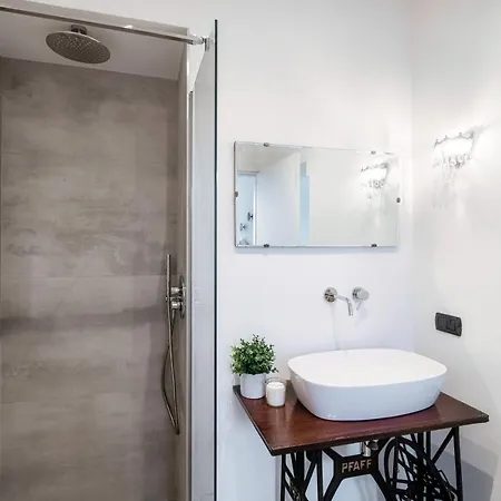 Cesare 22 - The House Of Travelers Nyaraló Como