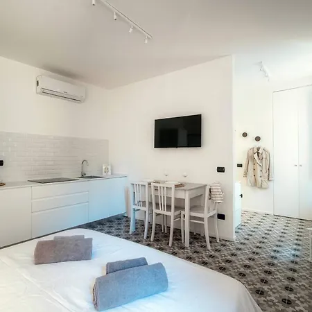 Cesare 22 - The House Of Travelers *